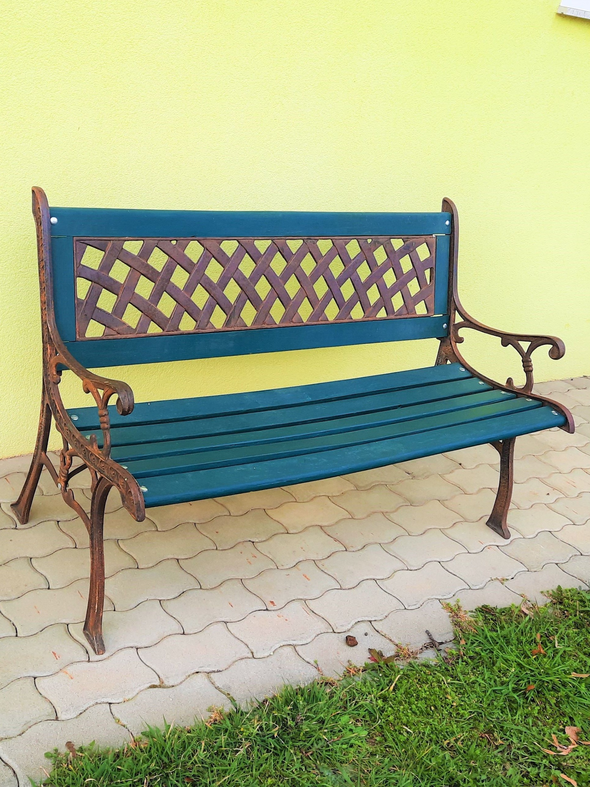 Gartenbank aufgearbeitet